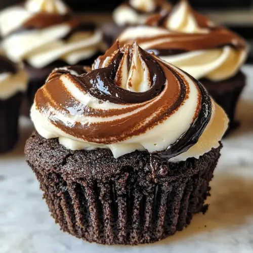 Fudge geschichtete Oreo Boden Käsekuchen Muffins